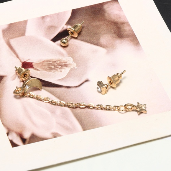 Unique Design//Moon n Star Earrings Stud Set - Picture 3 of 5